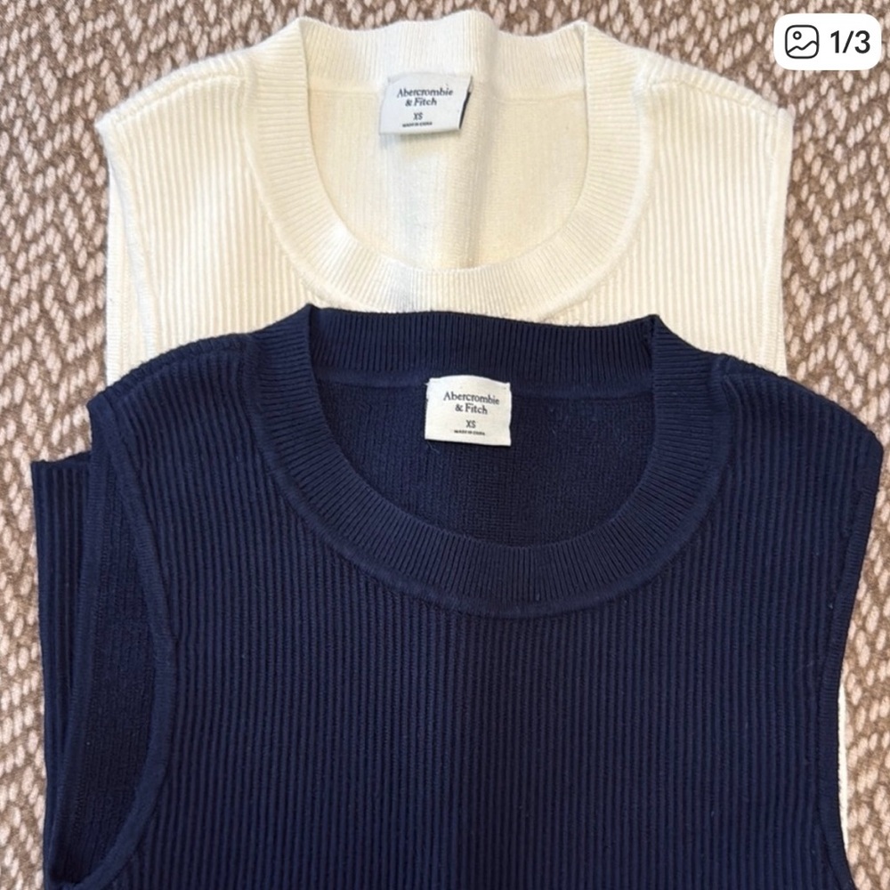 Abercrombie & Fitch Women's Crew Neck Sweater - Navy and Cream